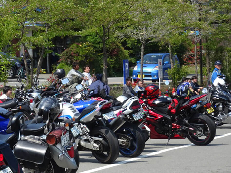 バイク友達が集まる駐車場